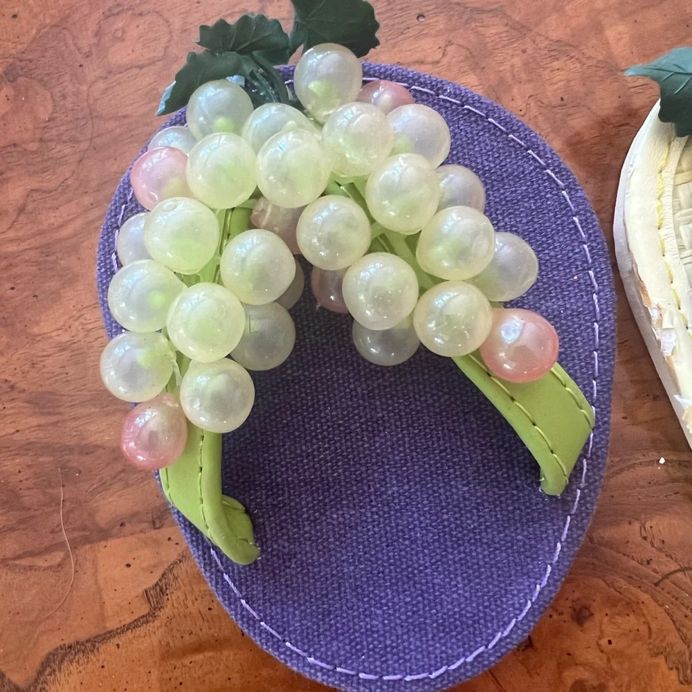 NWOT-Darling flip-flop wine glass “charms”
